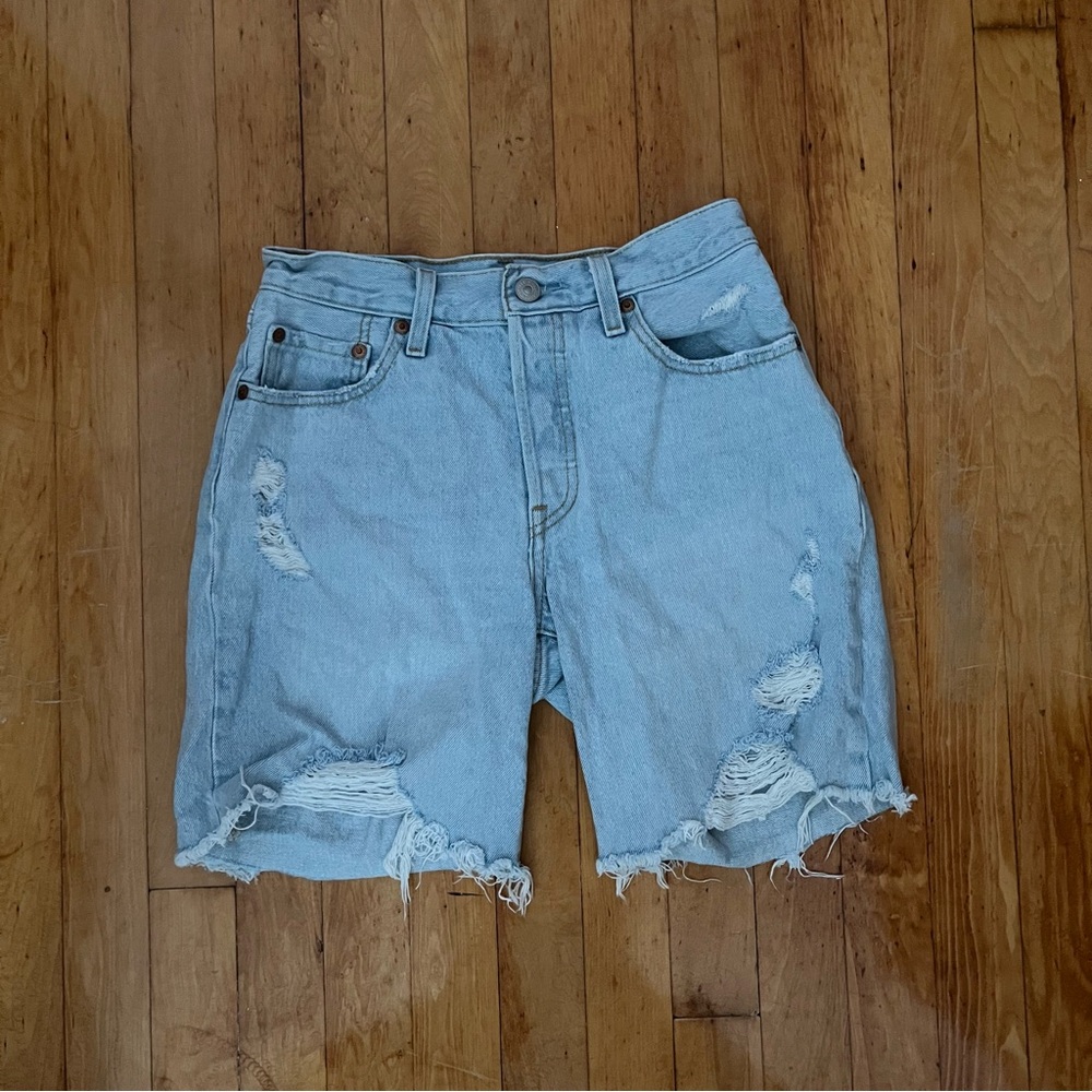 Levi 501 light wash denim shorts size 24